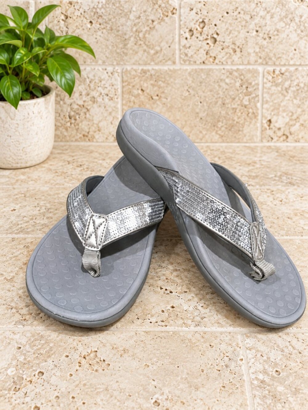 Vionic Tide Sequin Orthotic Sandals Silver Pewter Women’s 9 Euro 40, EUC.